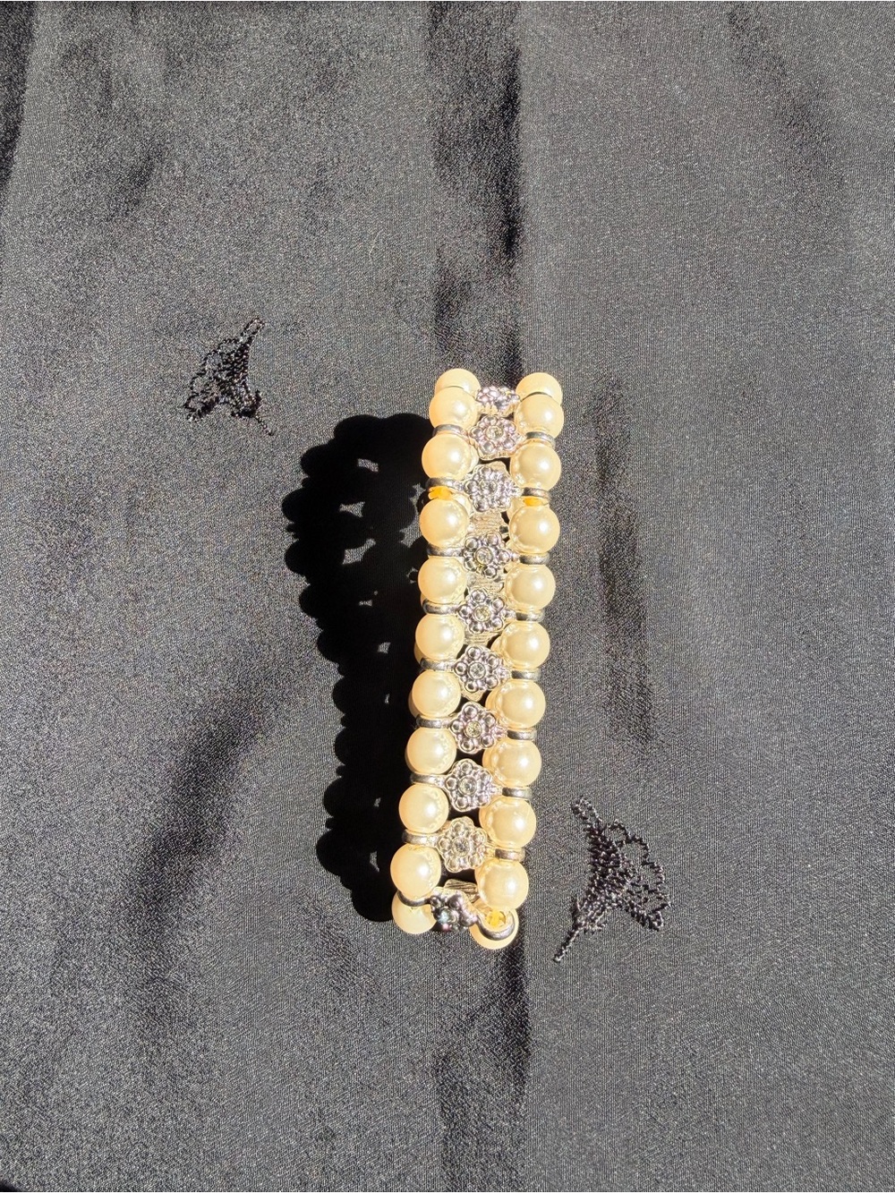 Pearl and diamond studded bracelet